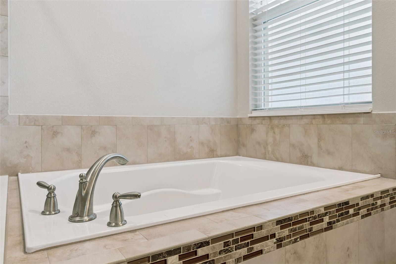 Image 30 of 52 For 1134 White Water Bay Drive