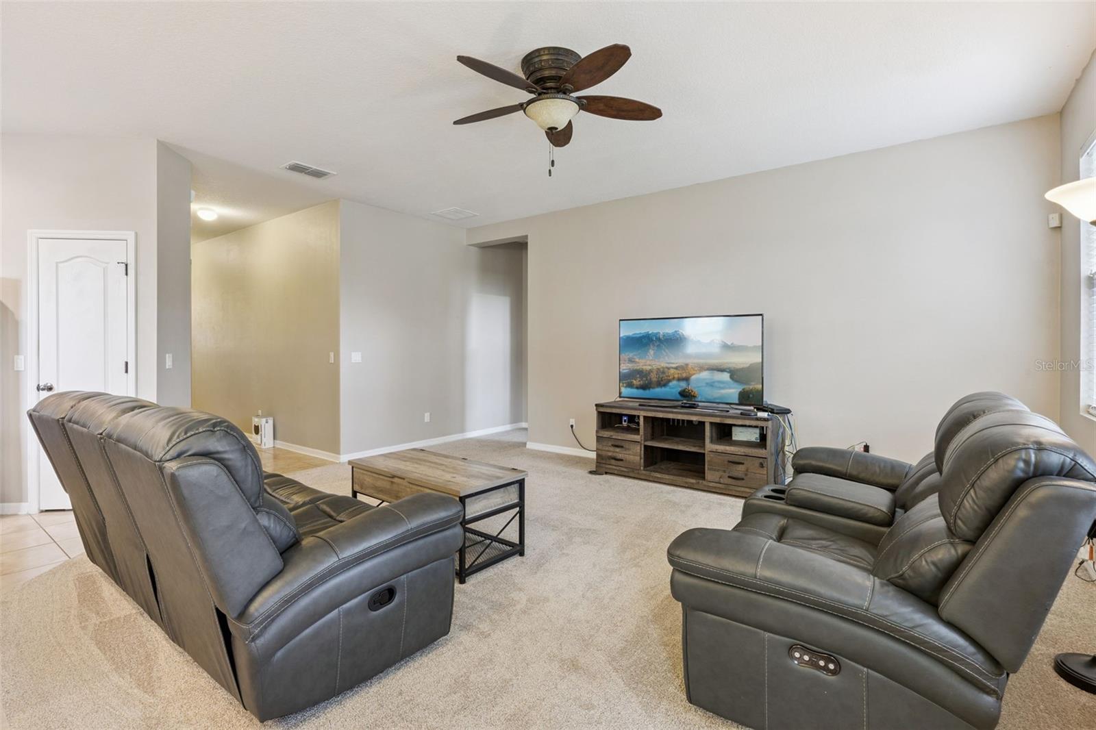 Image 8 of 52 For 1134 White Water Bay Drive