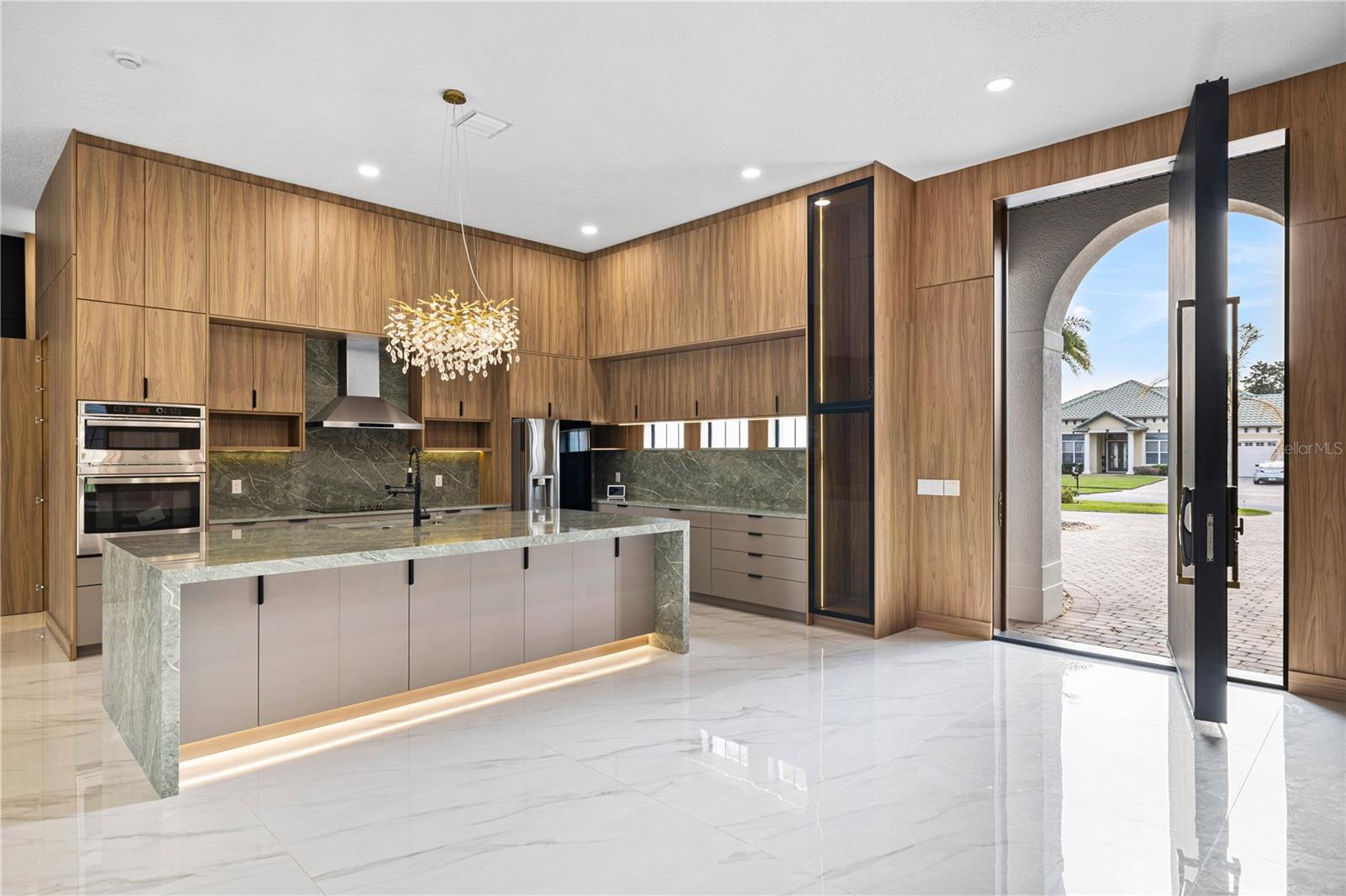 Image 16 of 78 For 812 Johns Point Drive