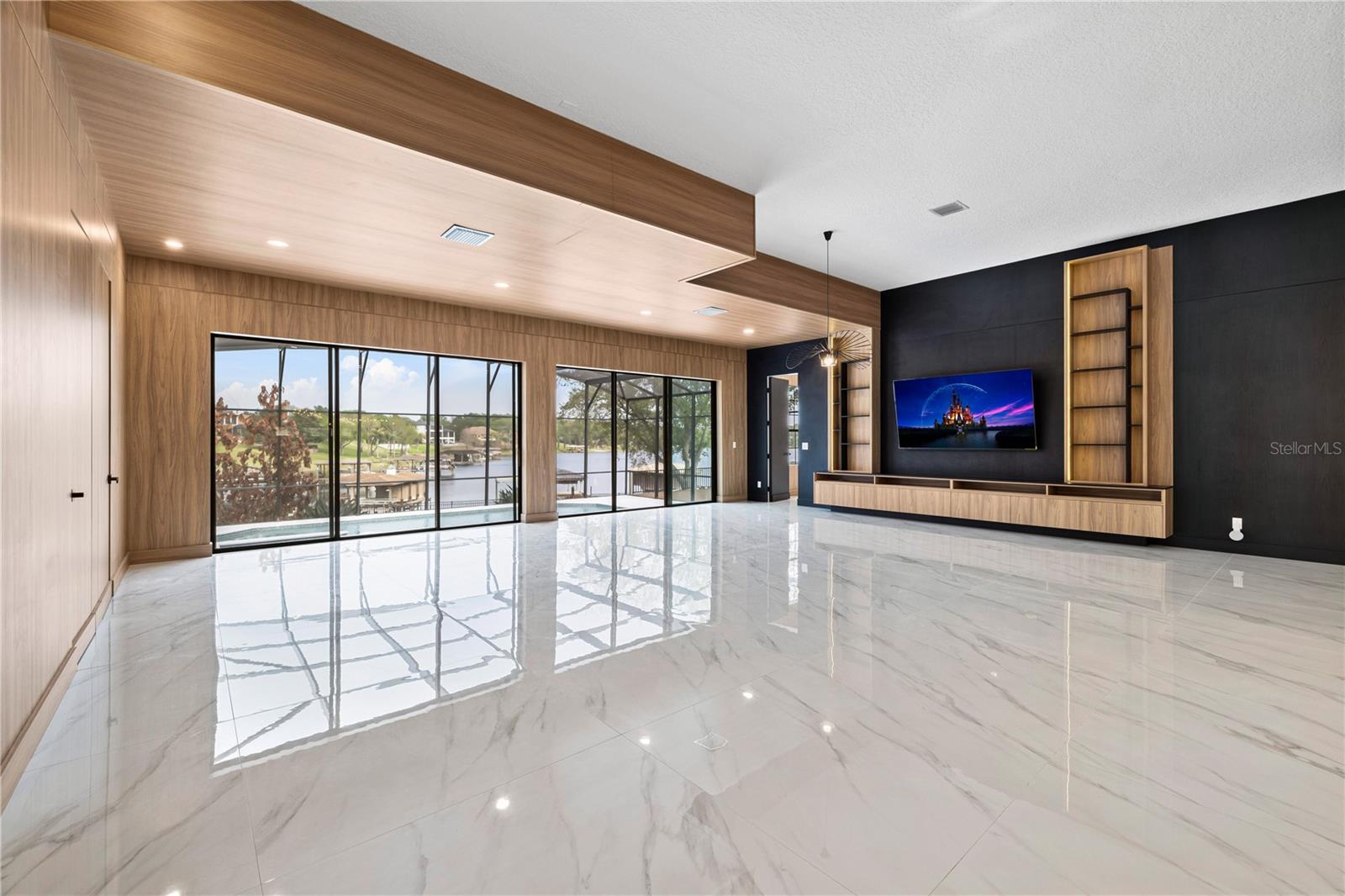 Image 19 of 78 For 812 Johns Point Drive