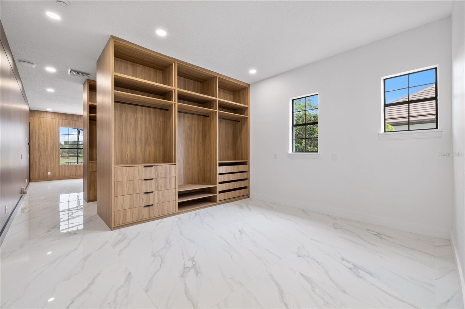 Image 43 of 78 For 812 Johns Point Drive