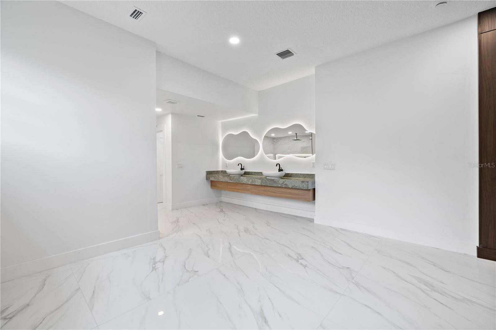 Image 44 of 78 For 812 Johns Point Drive