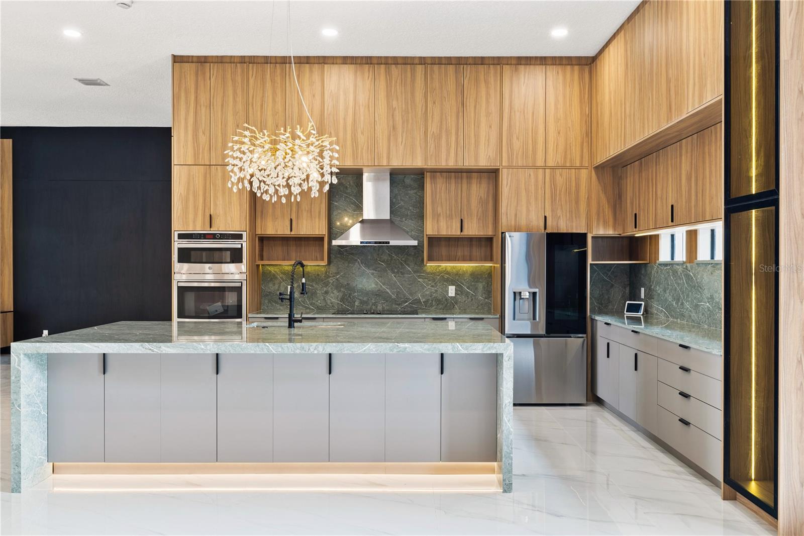 Image 5 of 78 For 812 Johns Point Drive