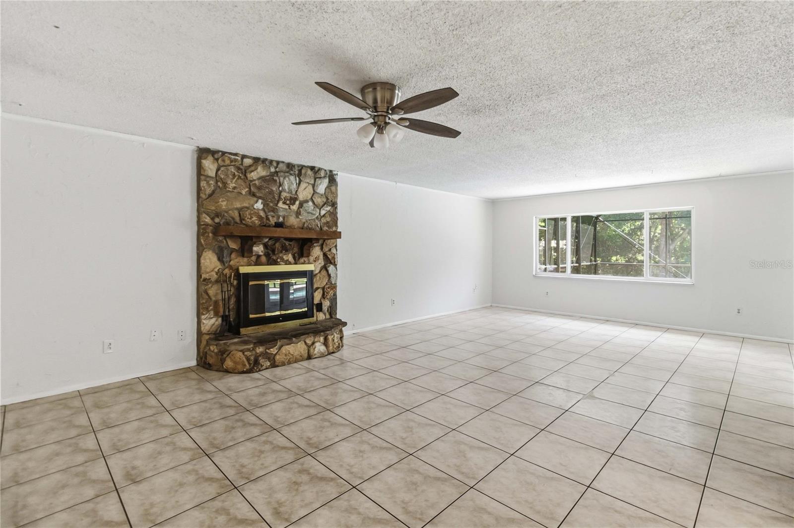 Image 13 of 46 For 332 Harbour Island Road