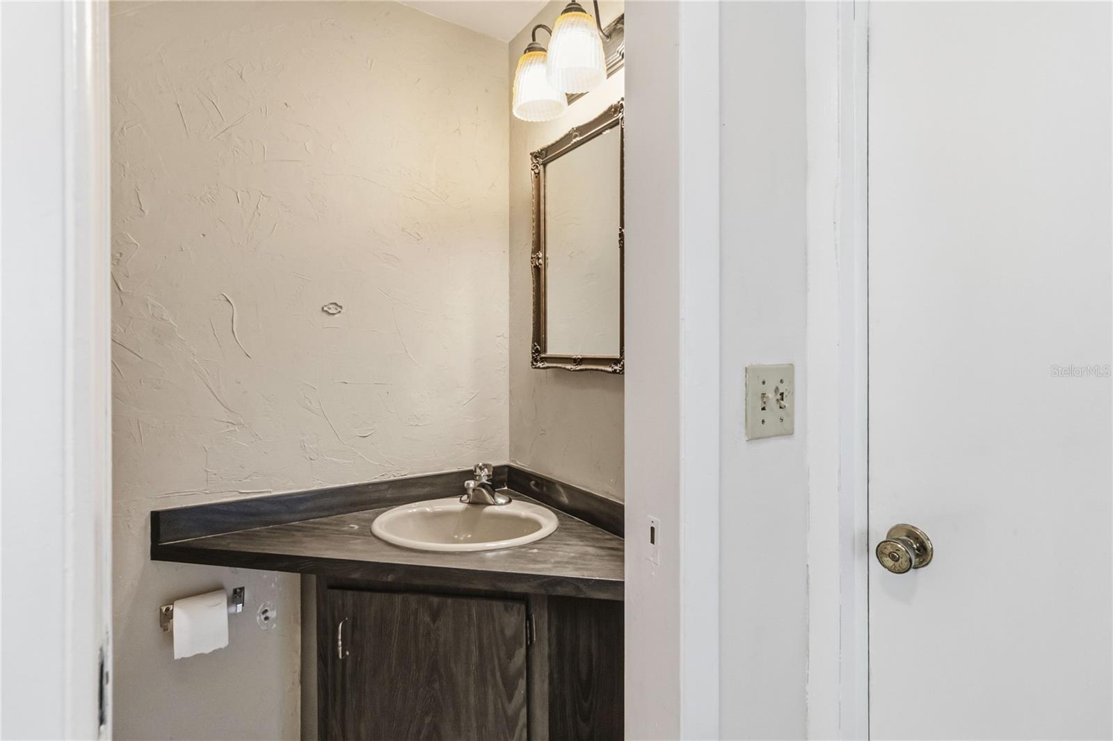 Image 15 of 46 For 332 Harbour Island Road