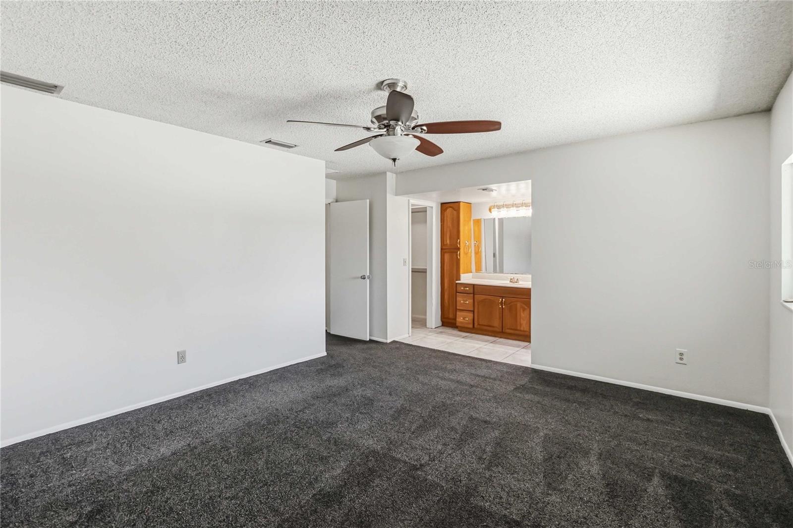 Image 16 of 46 For 332 Harbour Island Road