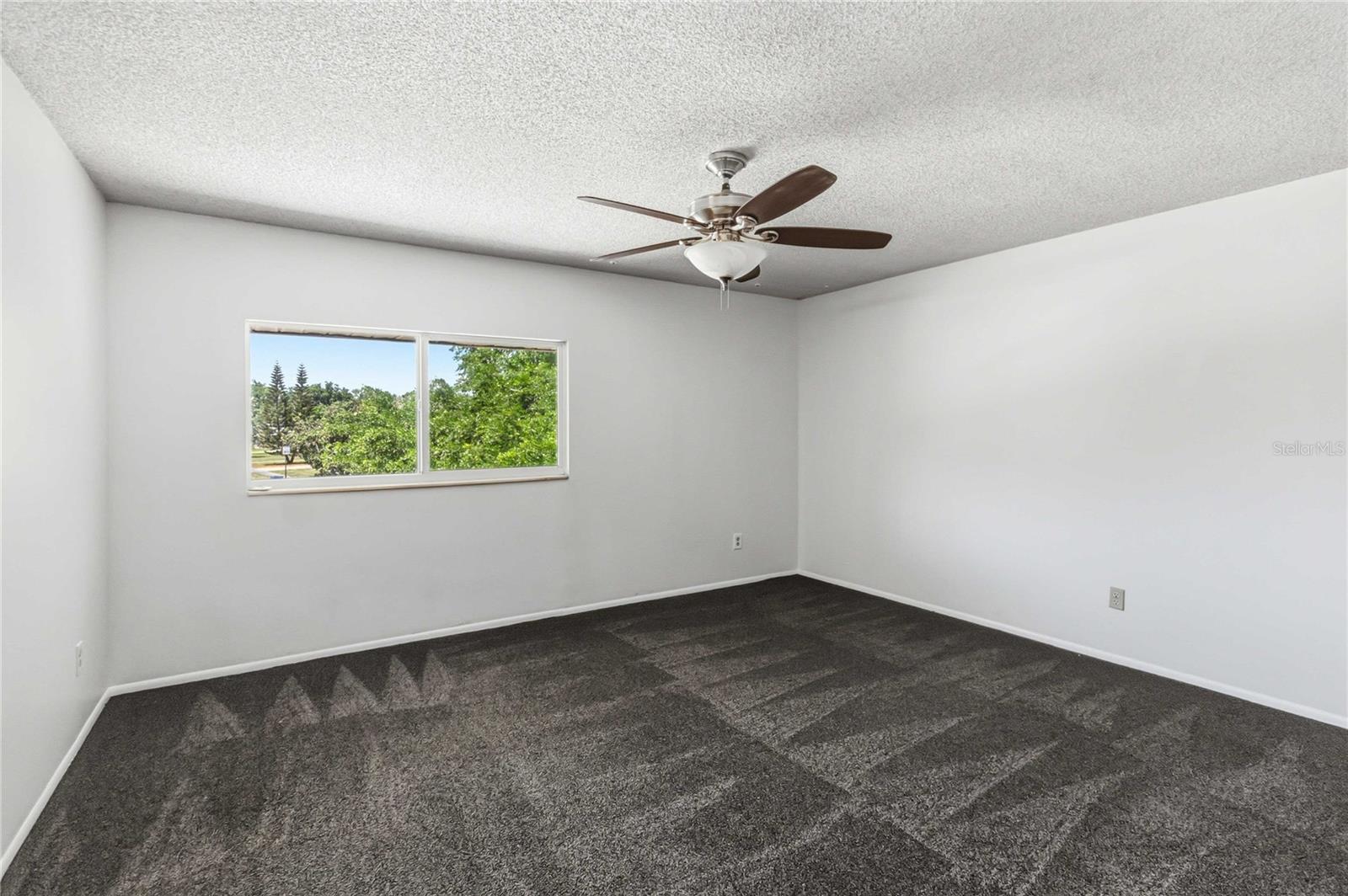 Image 17 of 46 For 332 Harbour Island Road