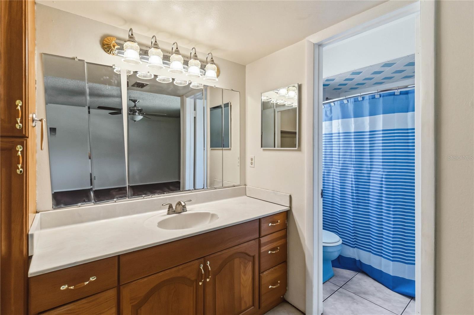 Image 19 of 46 For 332 Harbour Island Road