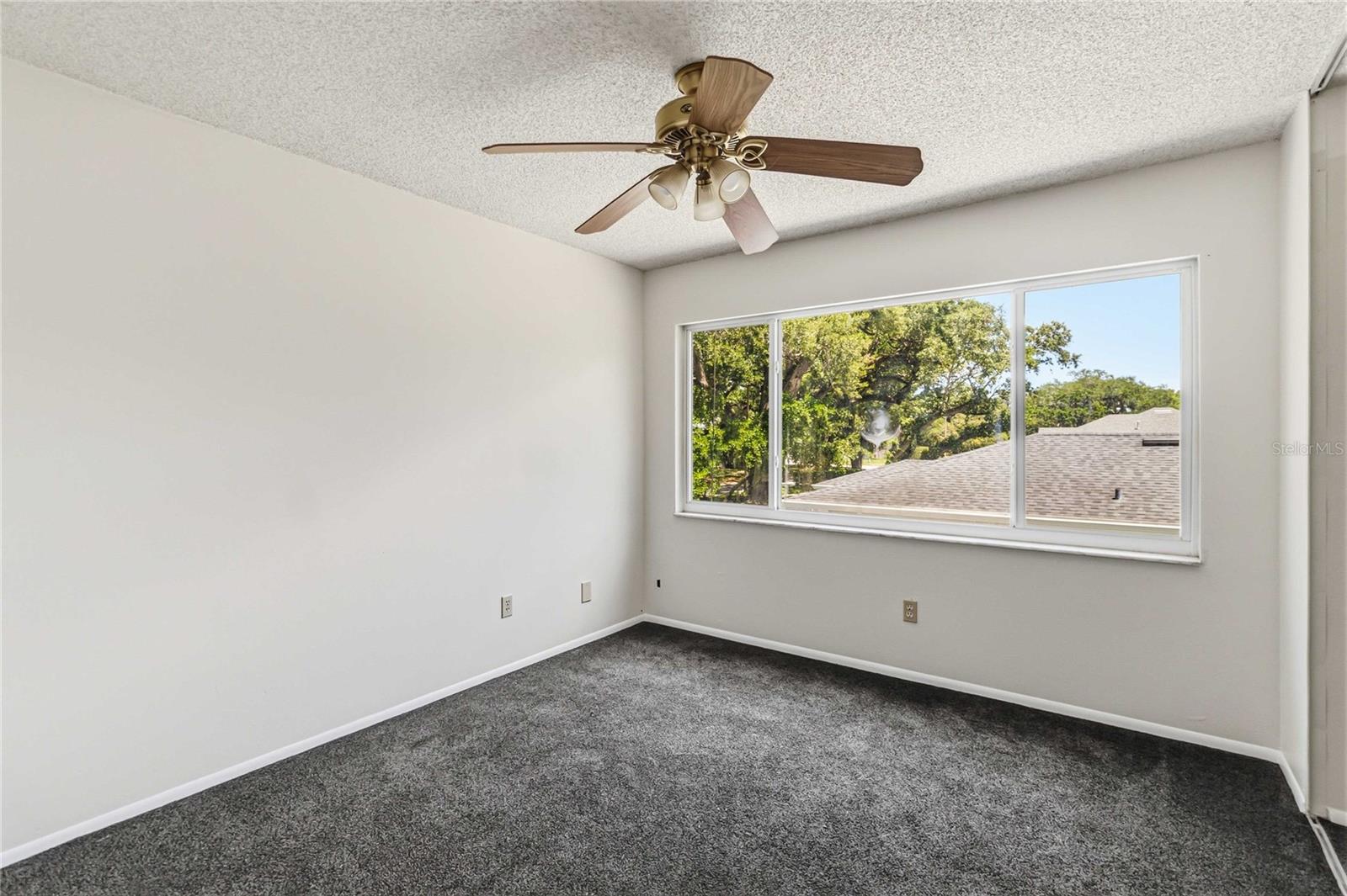 Image 21 of 46 For 332 Harbour Island Road