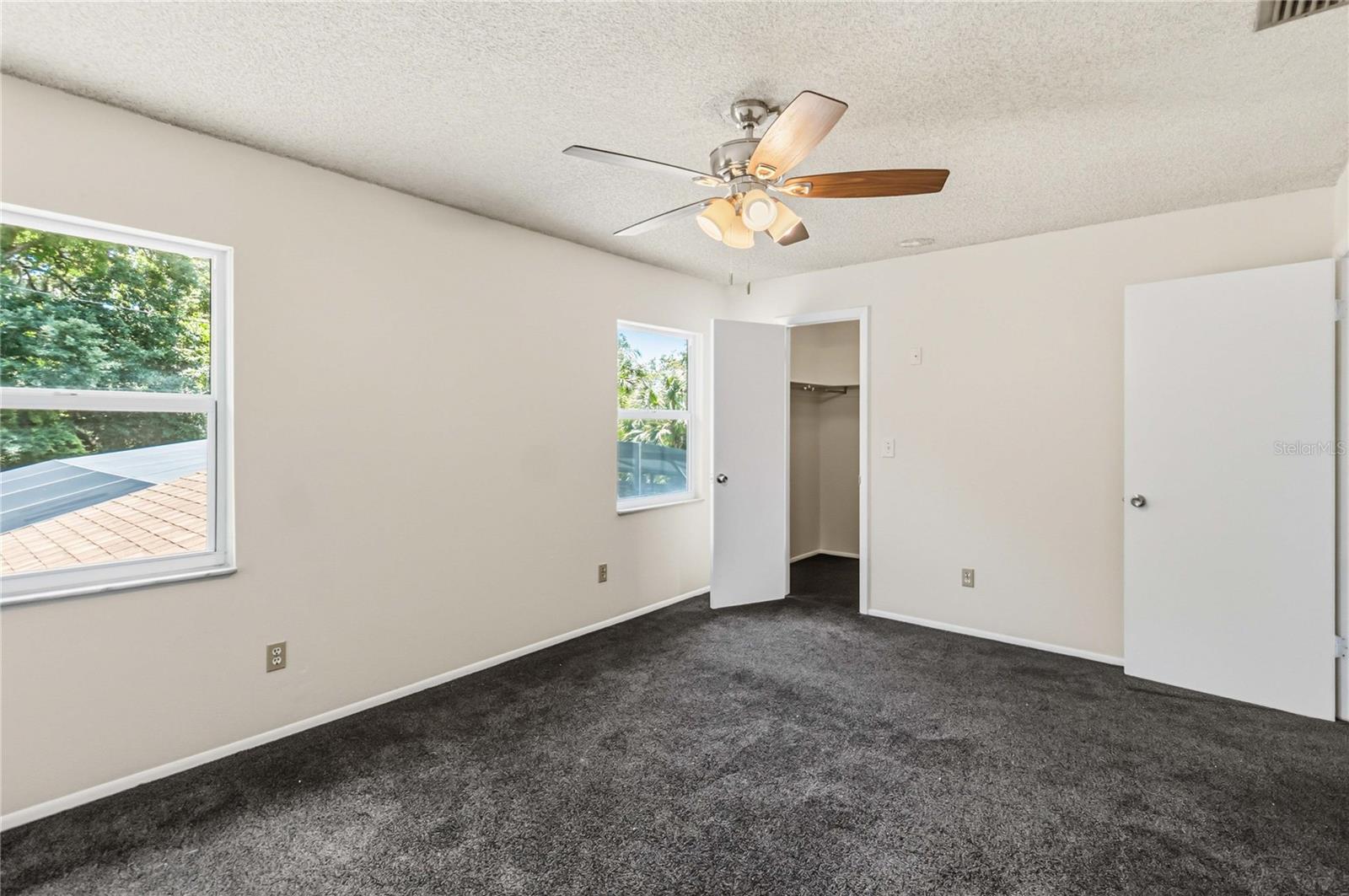 Image 23 of 46 For 332 Harbour Island Road