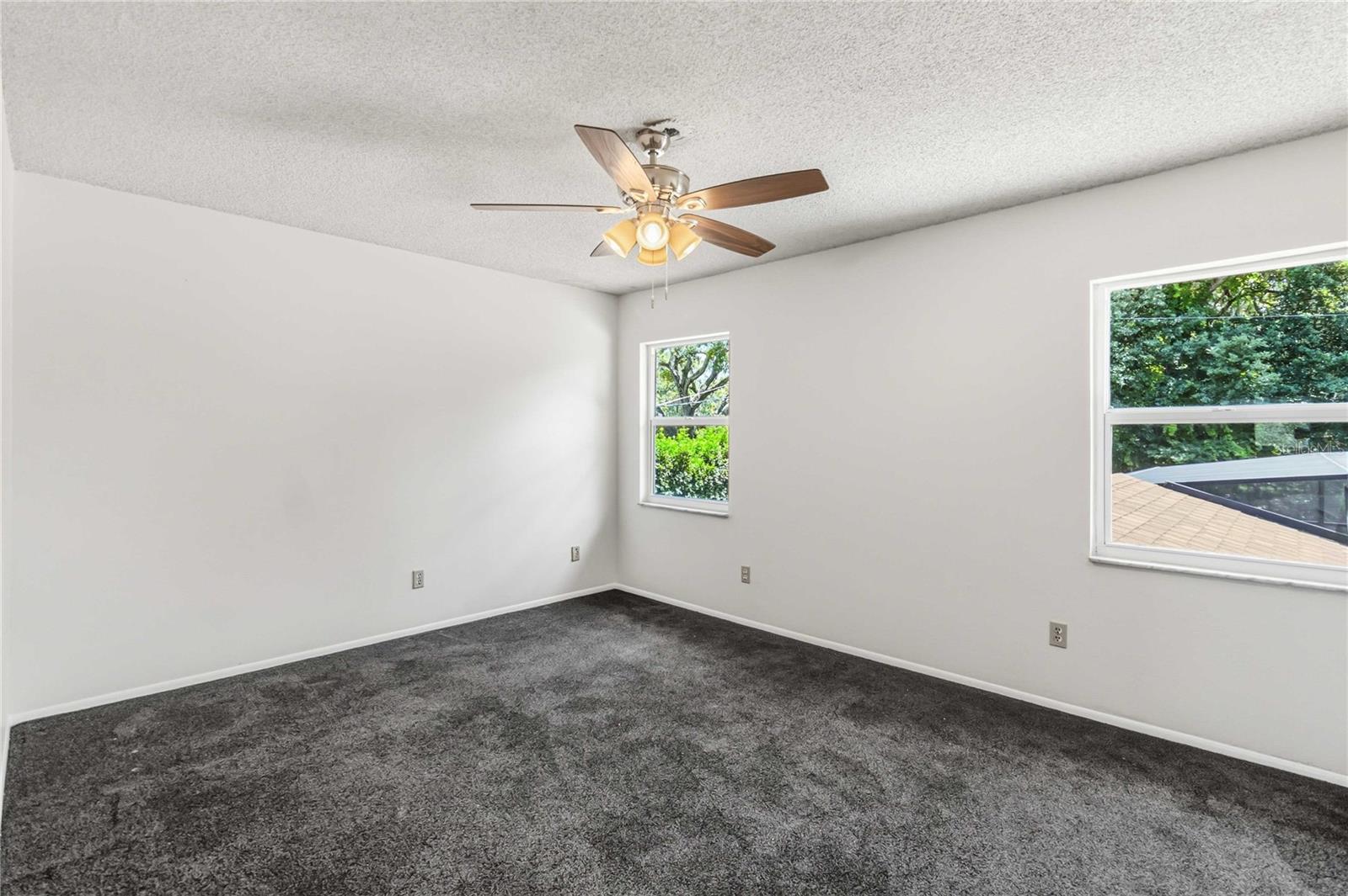 Image 24 of 46 For 332 Harbour Island Road