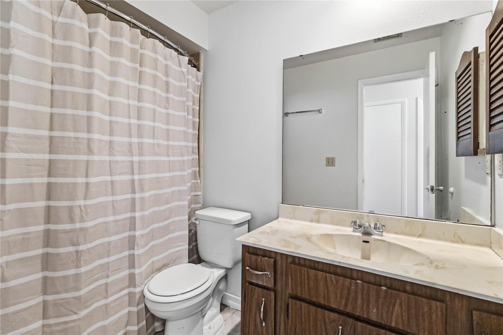 Image 25 of 46 For 332 Harbour Island Road