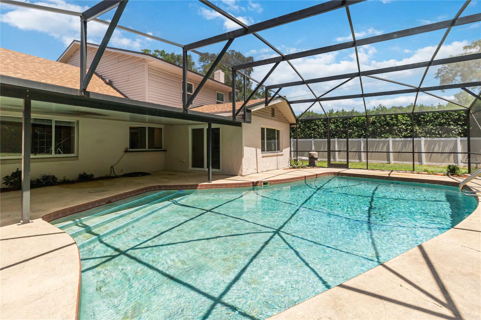 Image 27 of 46 For 332 Harbour Island Road