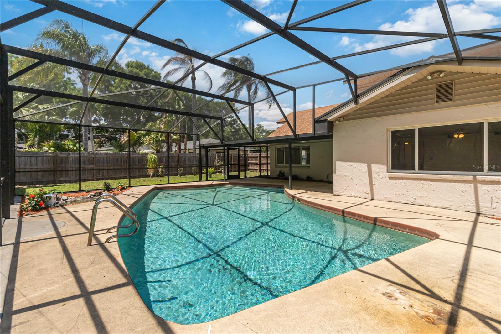 Image 28 of 46 For 332 Harbour Island Road