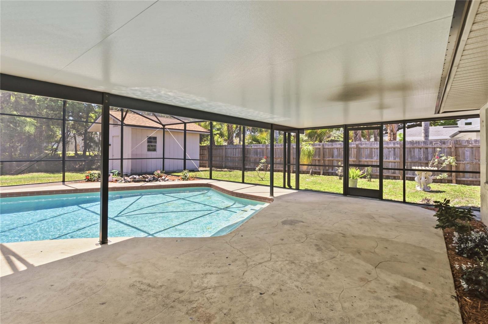 Image 29 of 46 For 332 Harbour Island Road