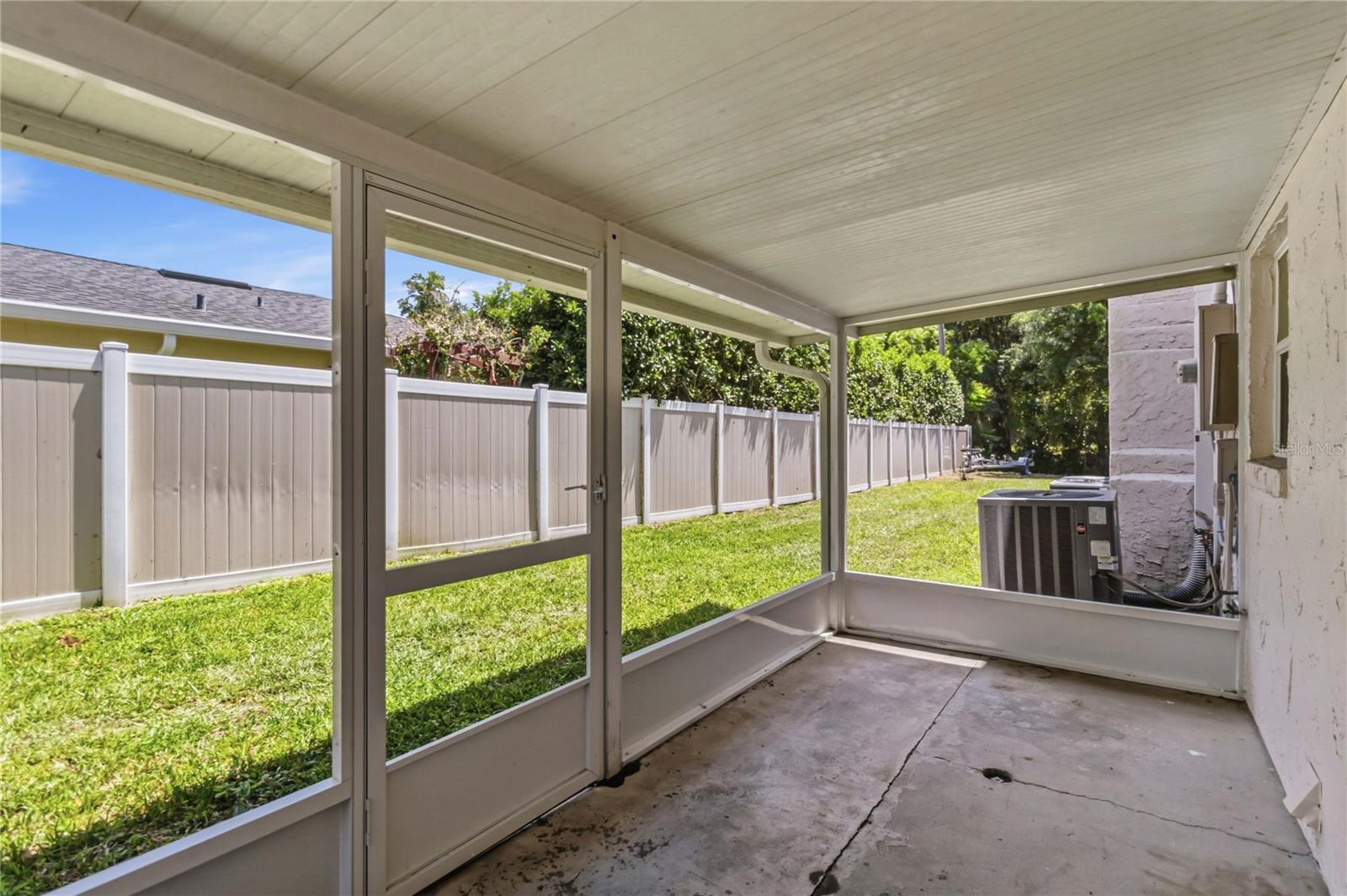 Image 32 of 46 For 332 Harbour Island Road