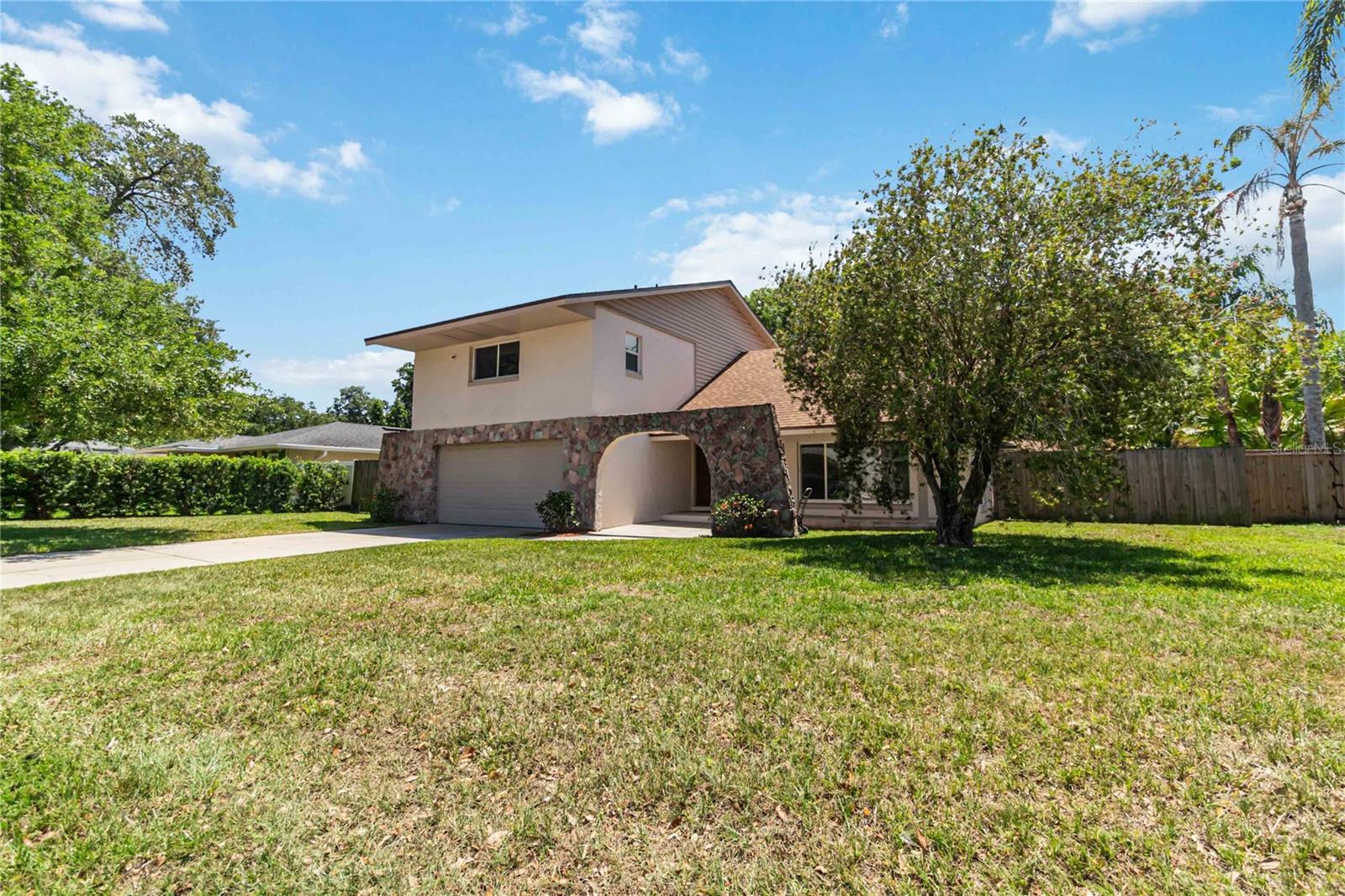 Image 4 of 46 For 332 Harbour Island Road