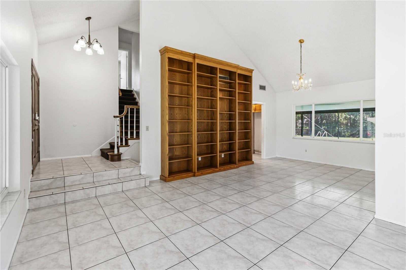 Image 7 of 46 For 332 Harbour Island Road