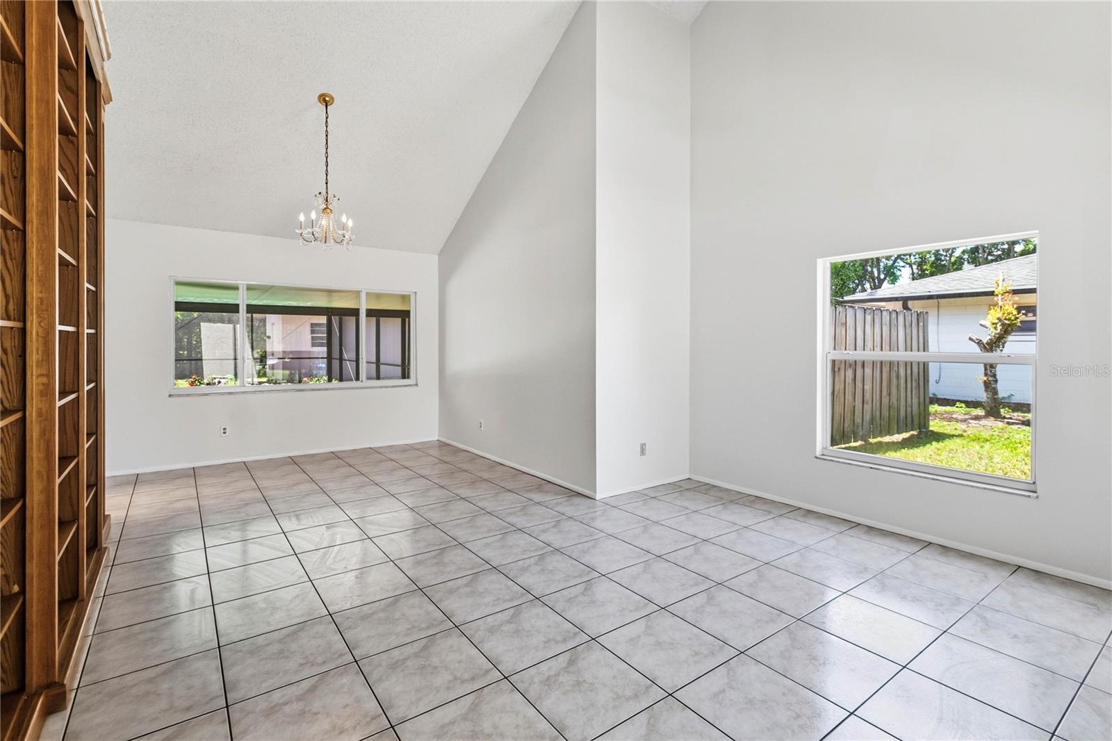 Image 9 of 46 For 332 Harbour Island Road