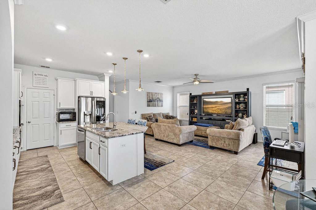 Image 7 of 53 For 3943 Green Sabal Drive