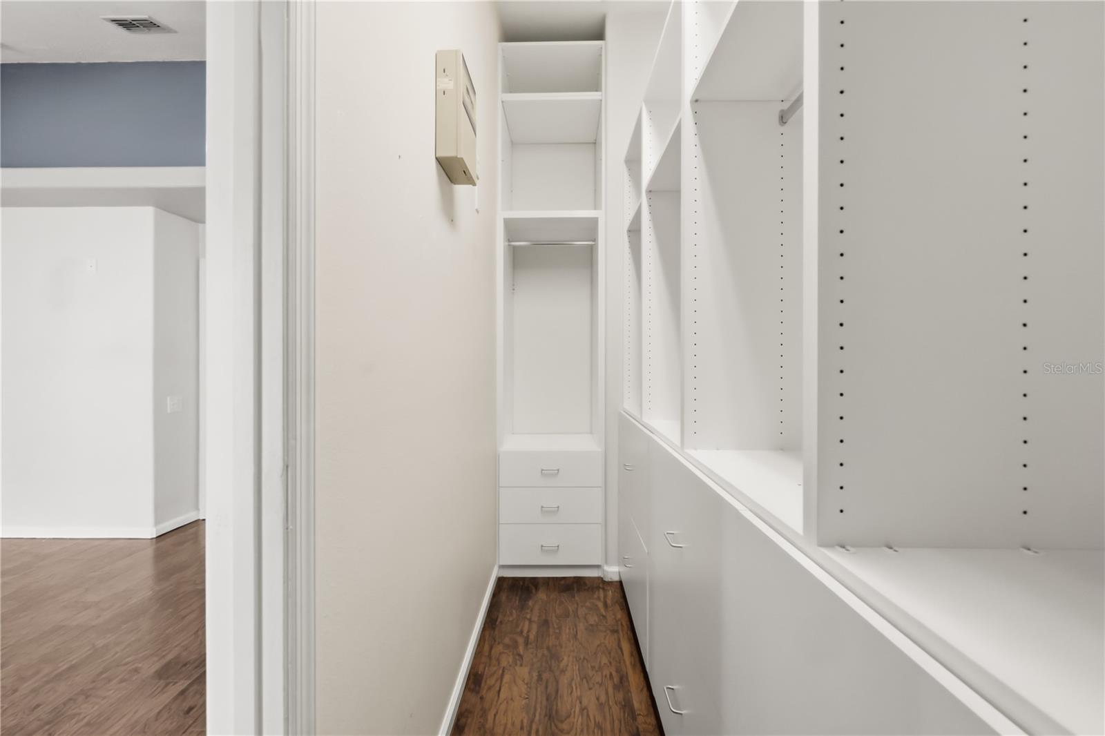 Image 18 of 46 For 3196 Stonehurst Circle