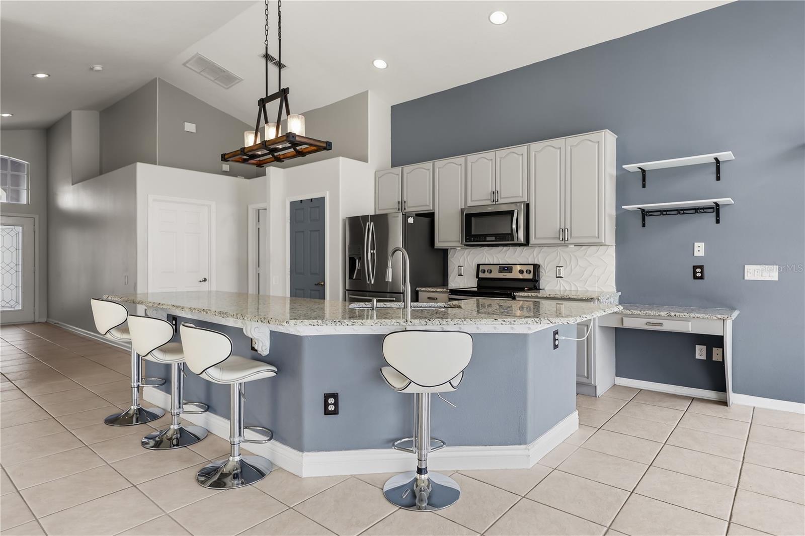 Image 3 of 46 For 3196 Stonehurst Circle