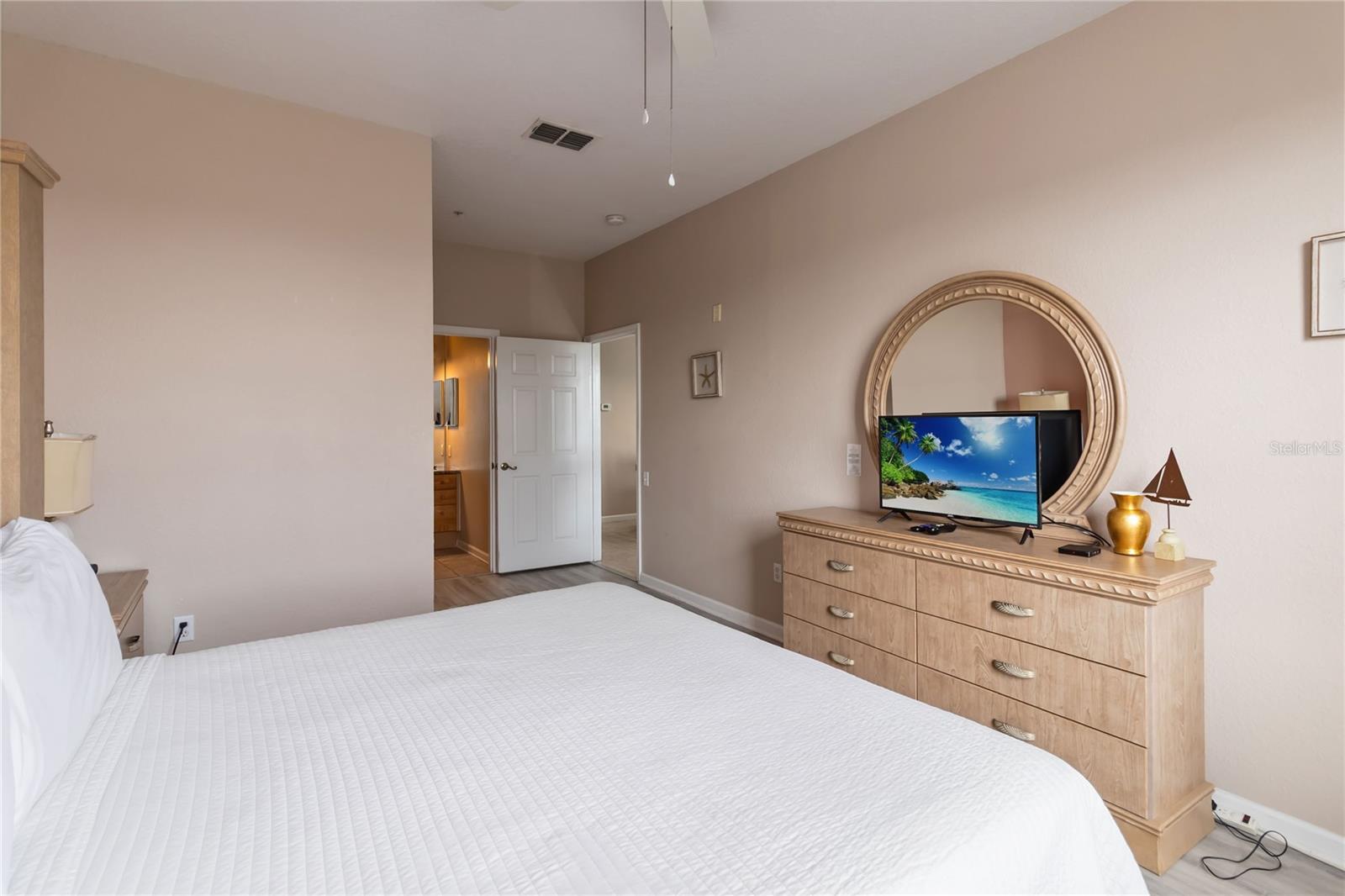 Image 20 of 45 For 8105 Coconut Palm Way 303