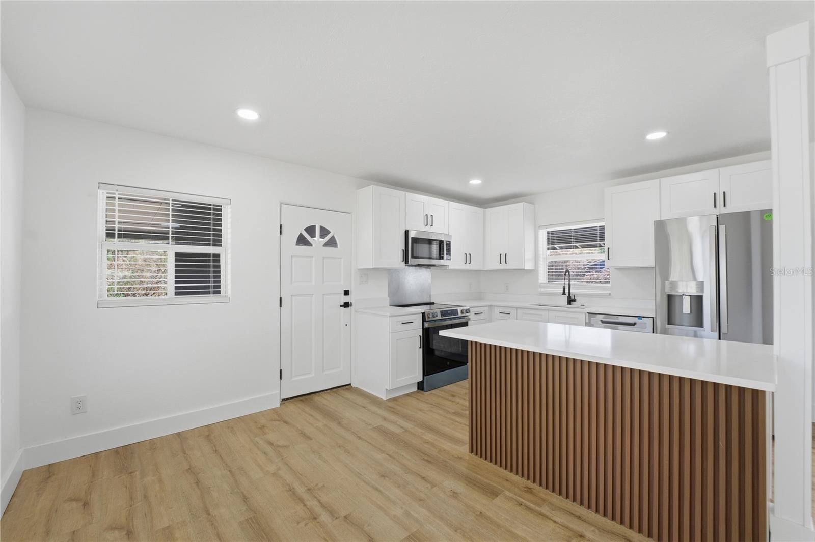 Image 11 of 45 For 405 Lake Fair Lane