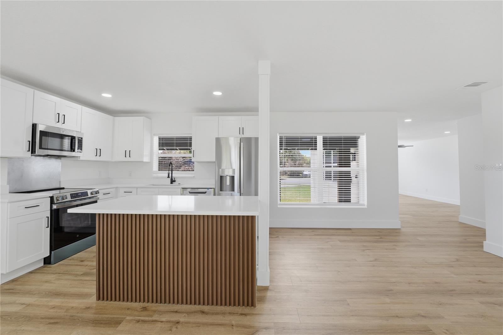 Image 12 of 45 For 405 Lake Fair Lane