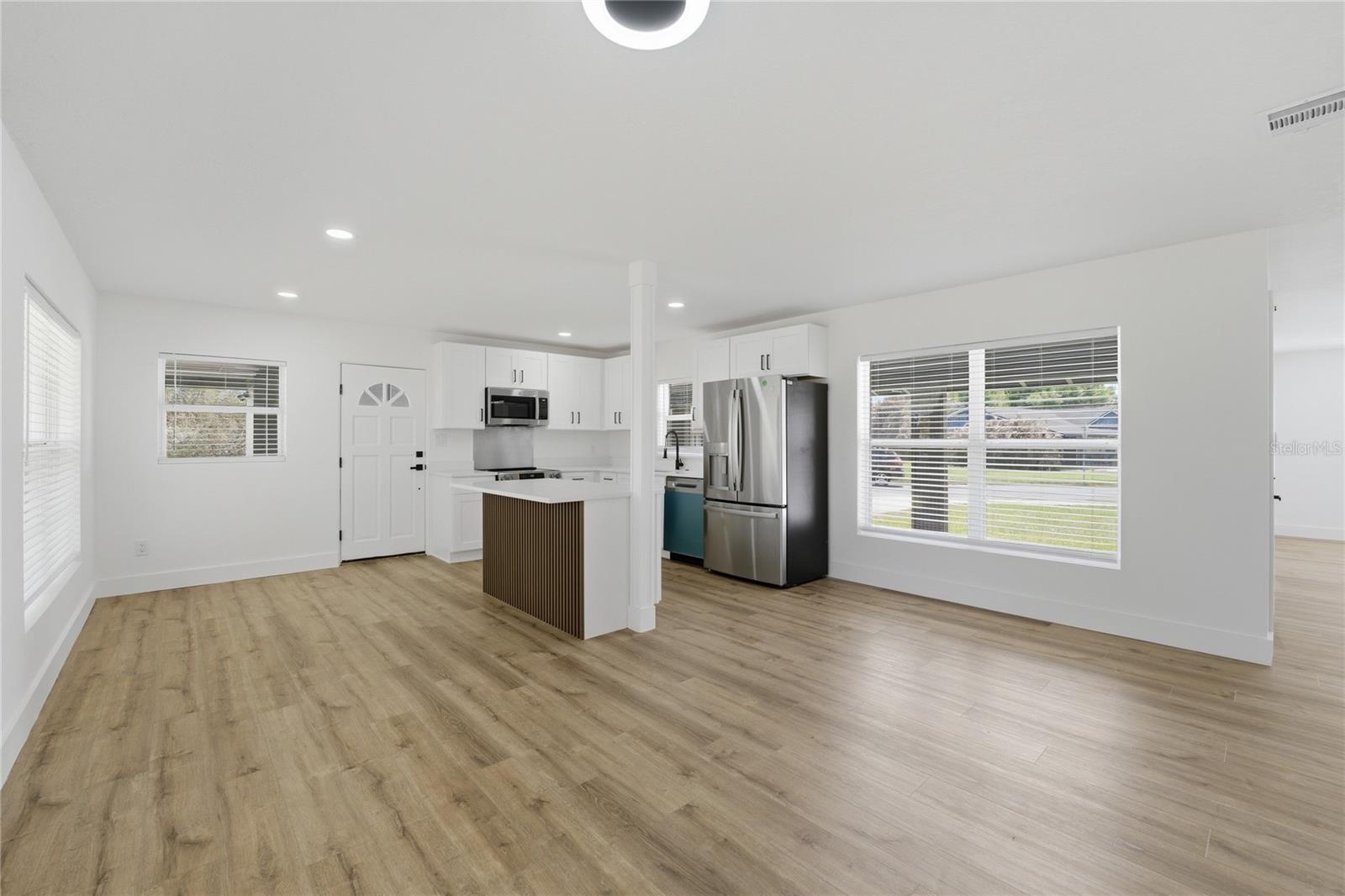 Image 14 of 45 For 405 Lake Fair Lane