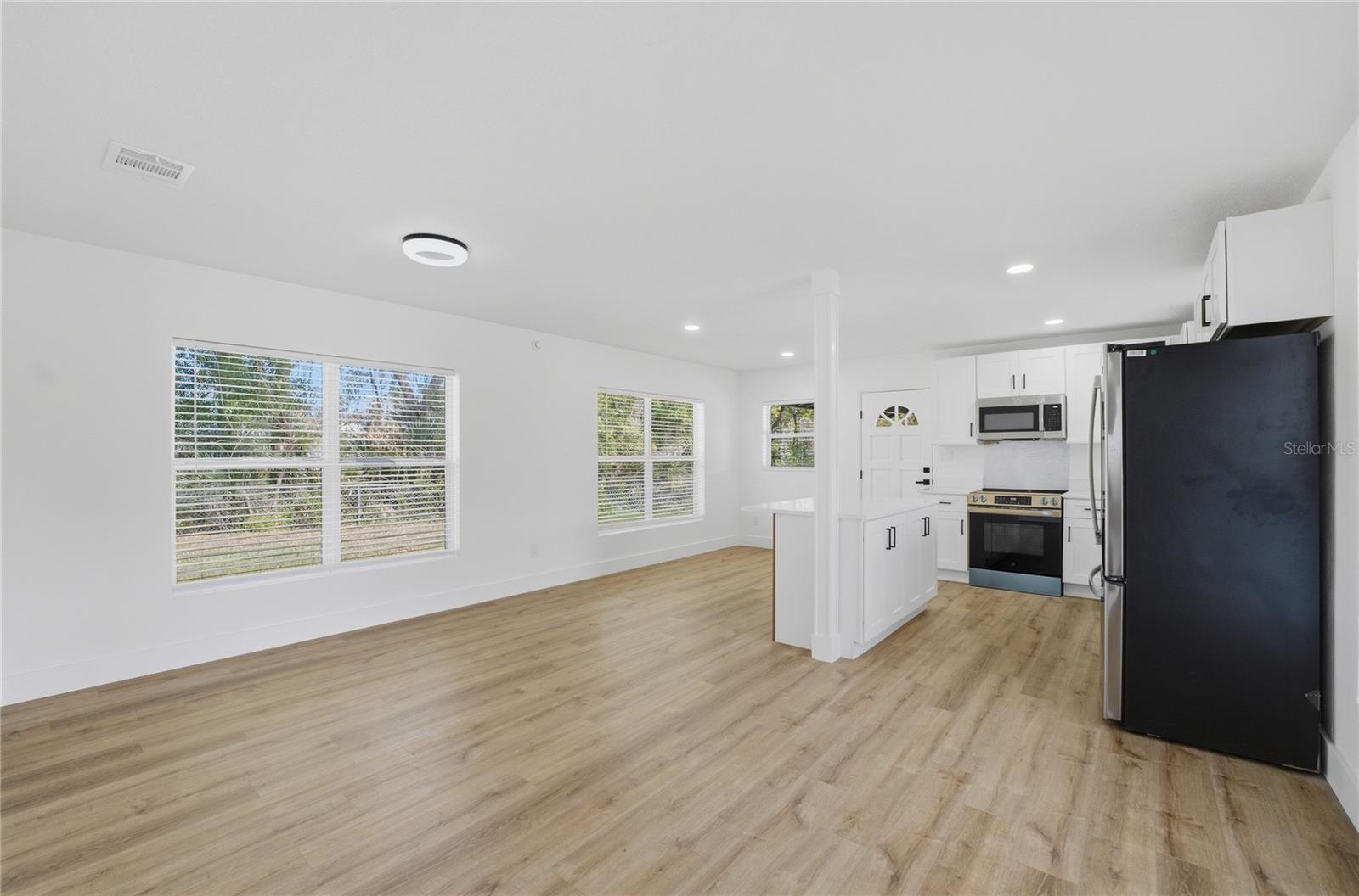 Image 16 of 45 For 405 Lake Fair Lane