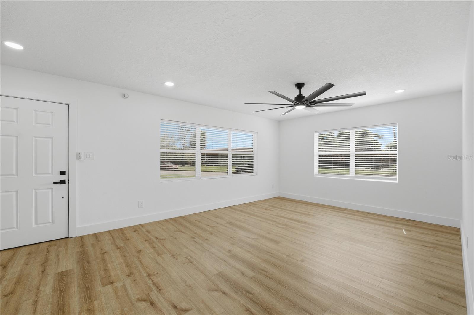 Image 19 of 45 For 405 Lake Fair Lane