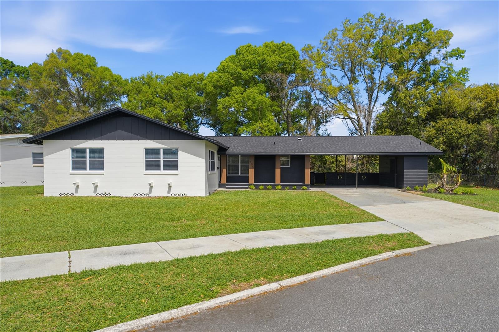 Image 2 of 45 For 405 Lake Fair Lane