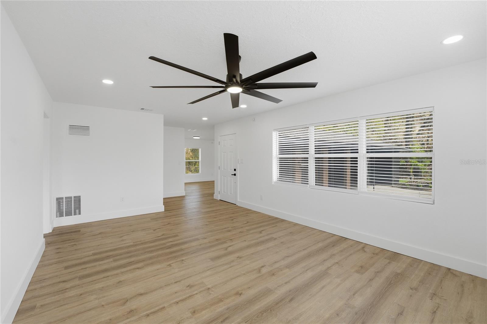 Image 20 of 45 For 405 Lake Fair Lane