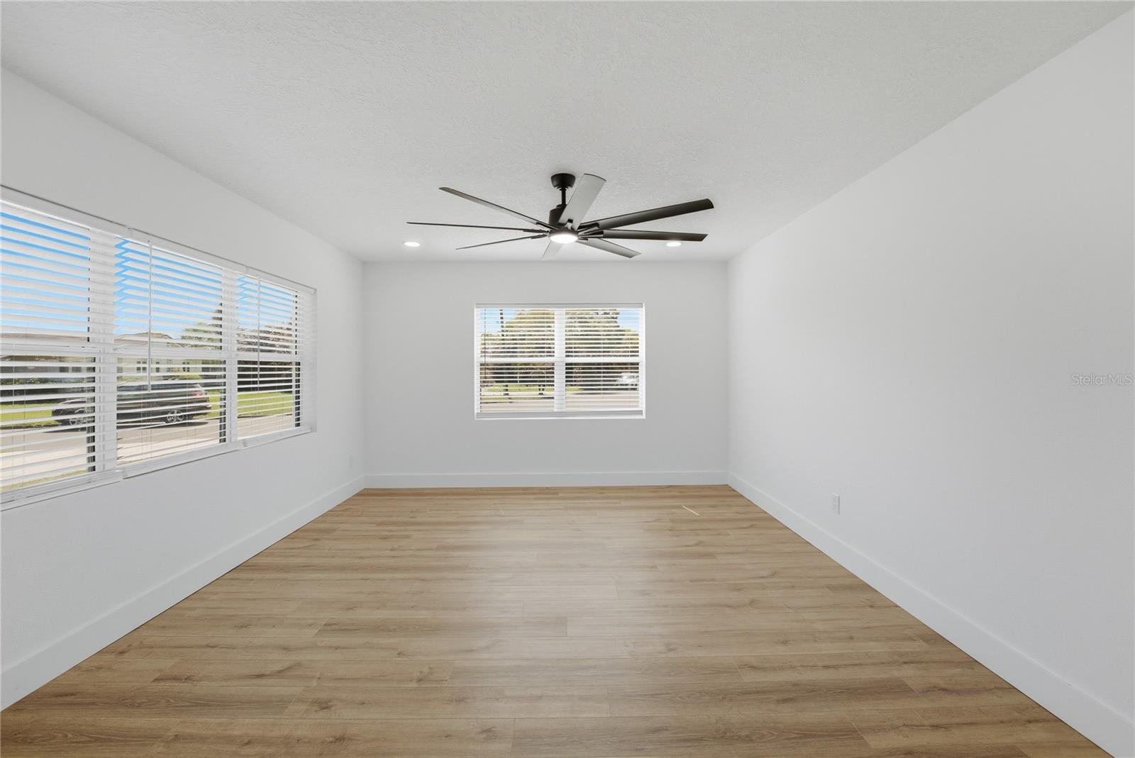 Image 22 of 45 For 405 Lake Fair Lane