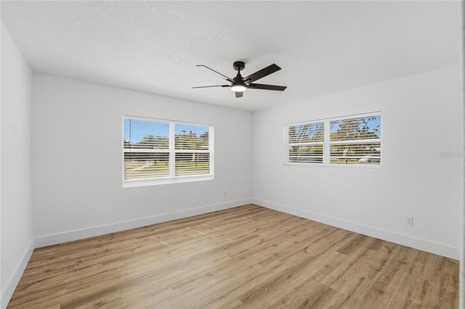 Image 24 of 45 For 405 Lake Fair Lane