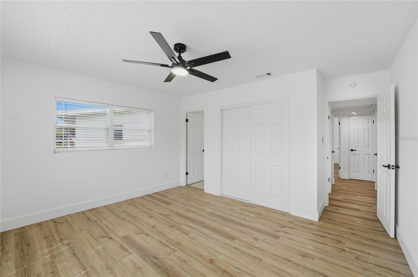 Image 25 of 45 For 405 Lake Fair Lane