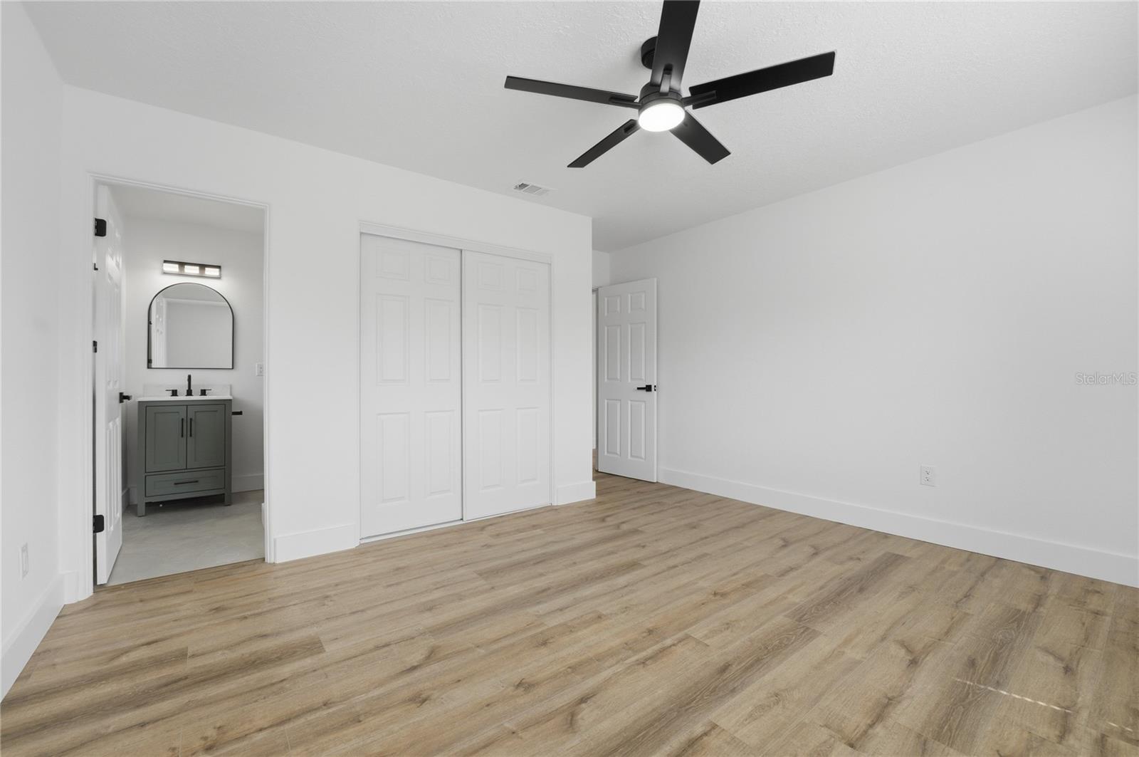 Image 26 of 45 For 405 Lake Fair Lane