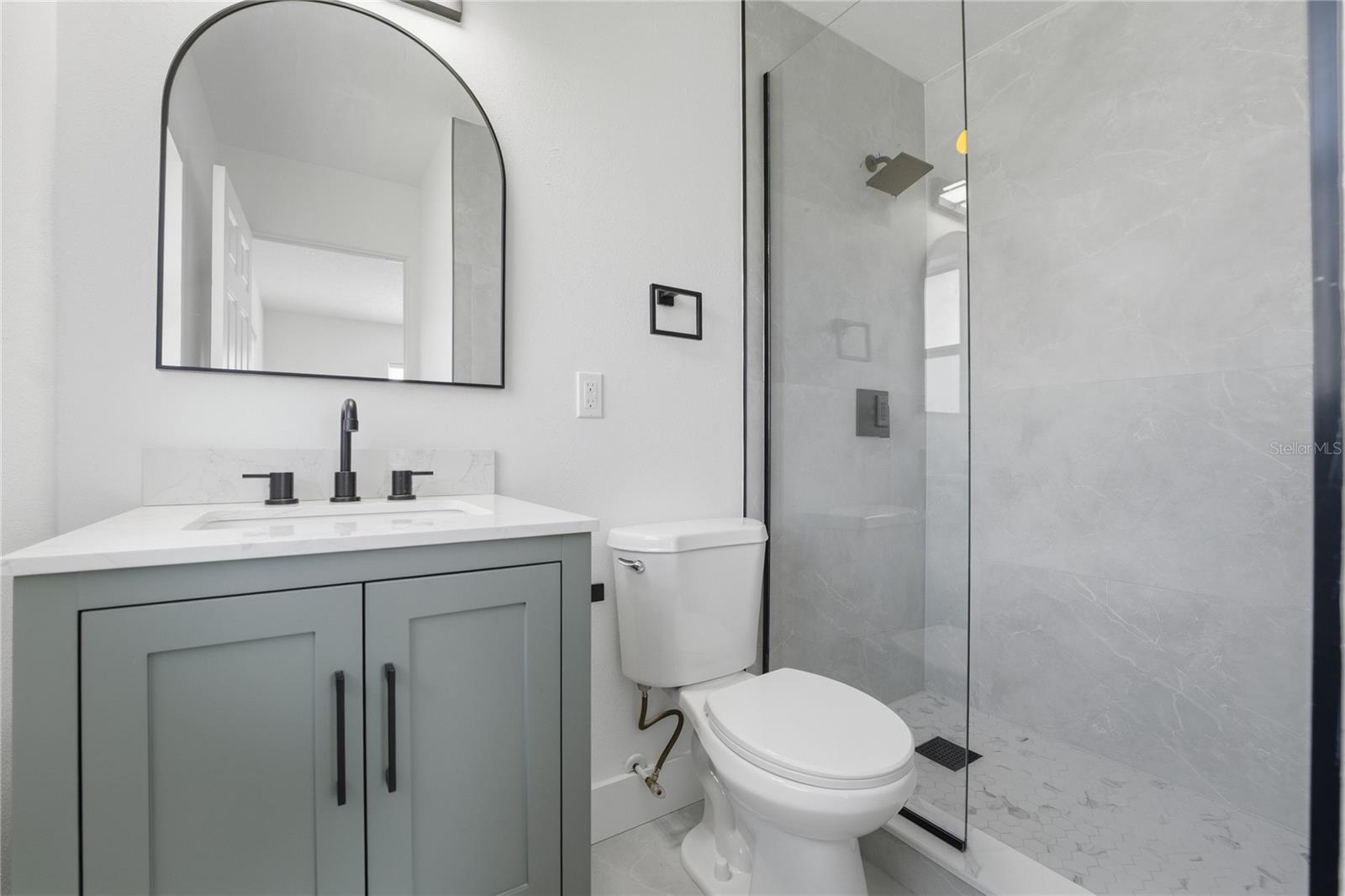 Image 27 of 45 For 405 Lake Fair Lane