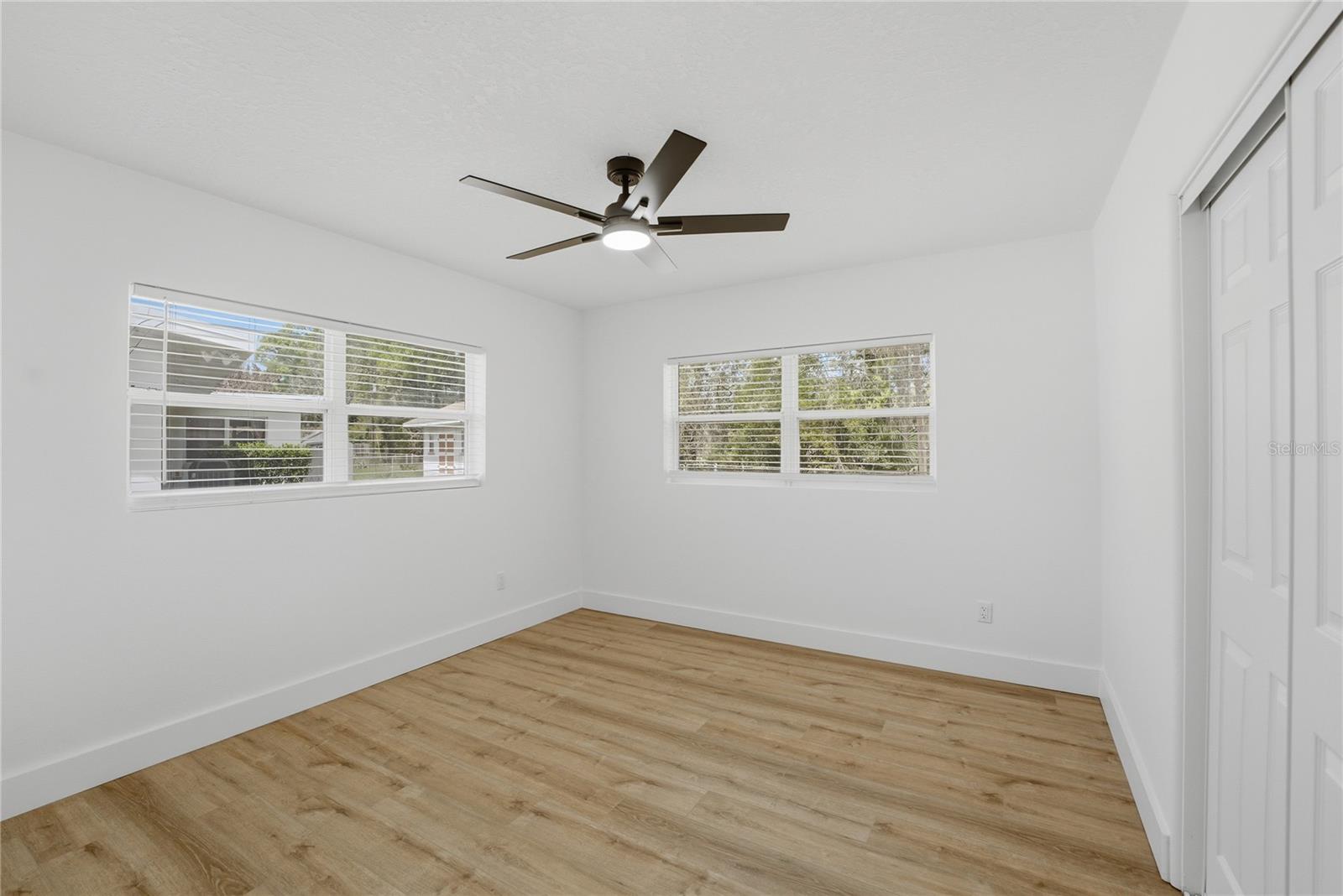 Image 29 of 45 For 405 Lake Fair Lane