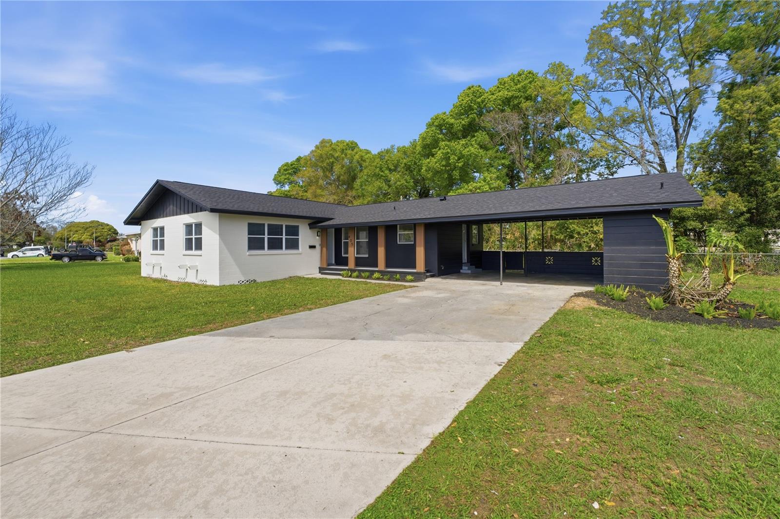 Image 3 of 45 For 405 Lake Fair Lane