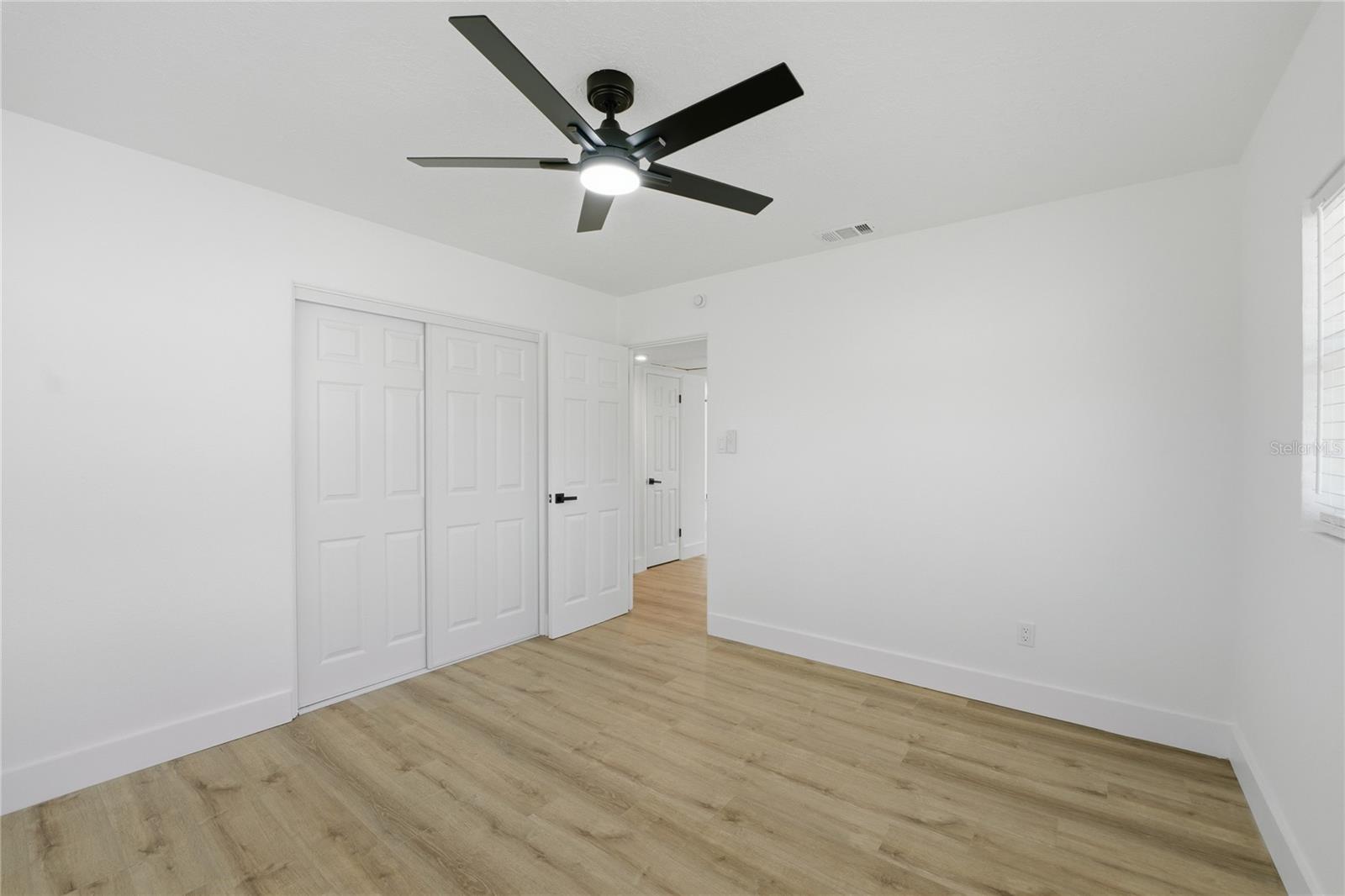 Image 30 of 45 For 405 Lake Fair Lane