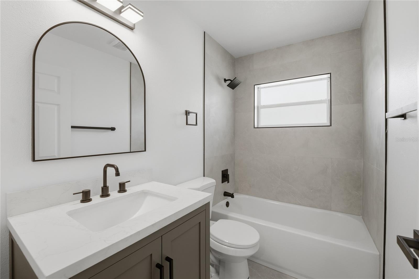 Image 31 of 45 For 405 Lake Fair Lane