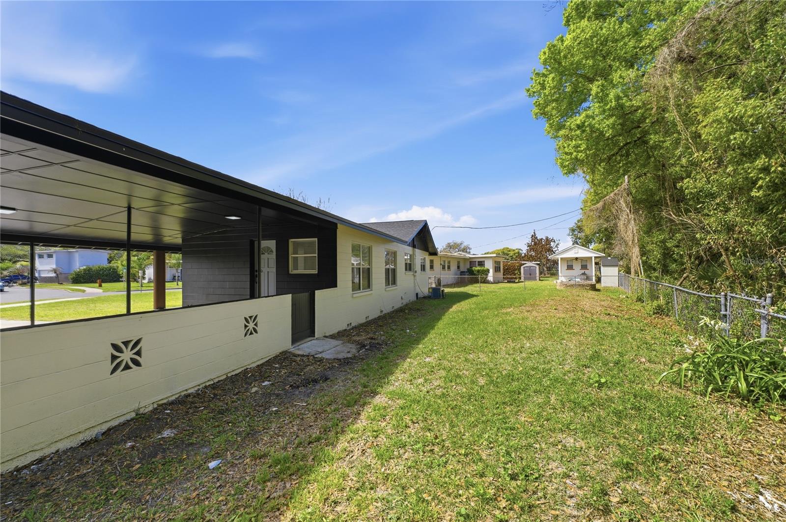 Image 38 of 45 For 405 Lake Fair Lane