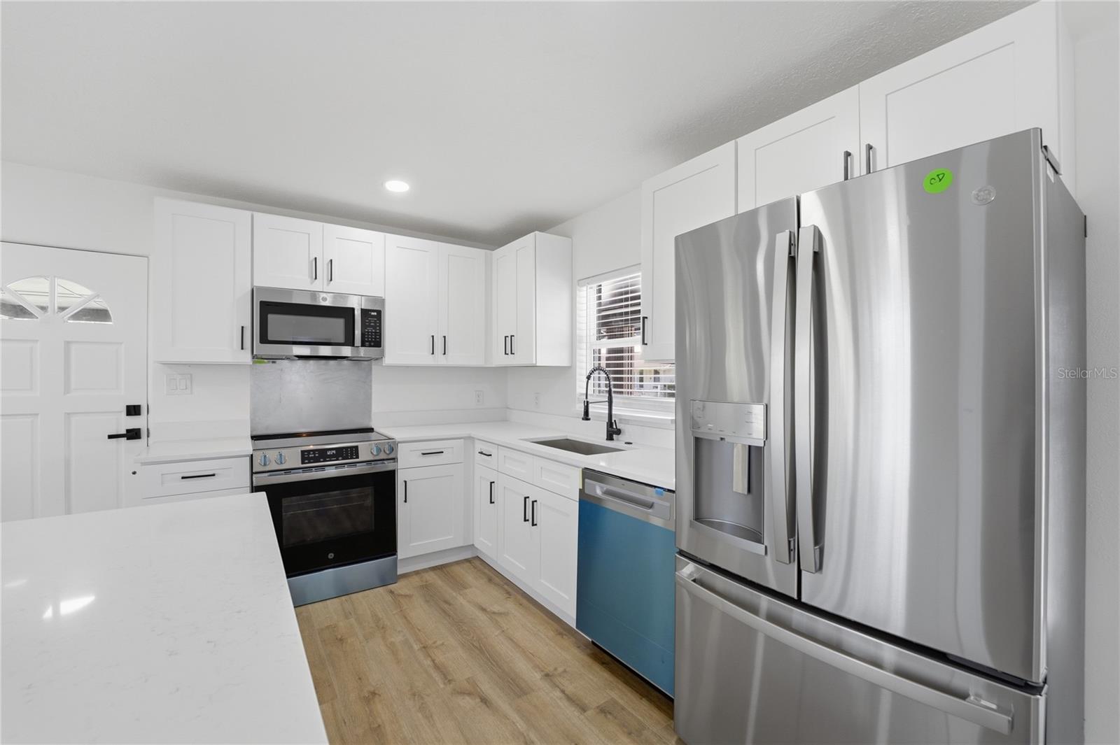 Image 6 of 45 For 405 Lake Fair Lane