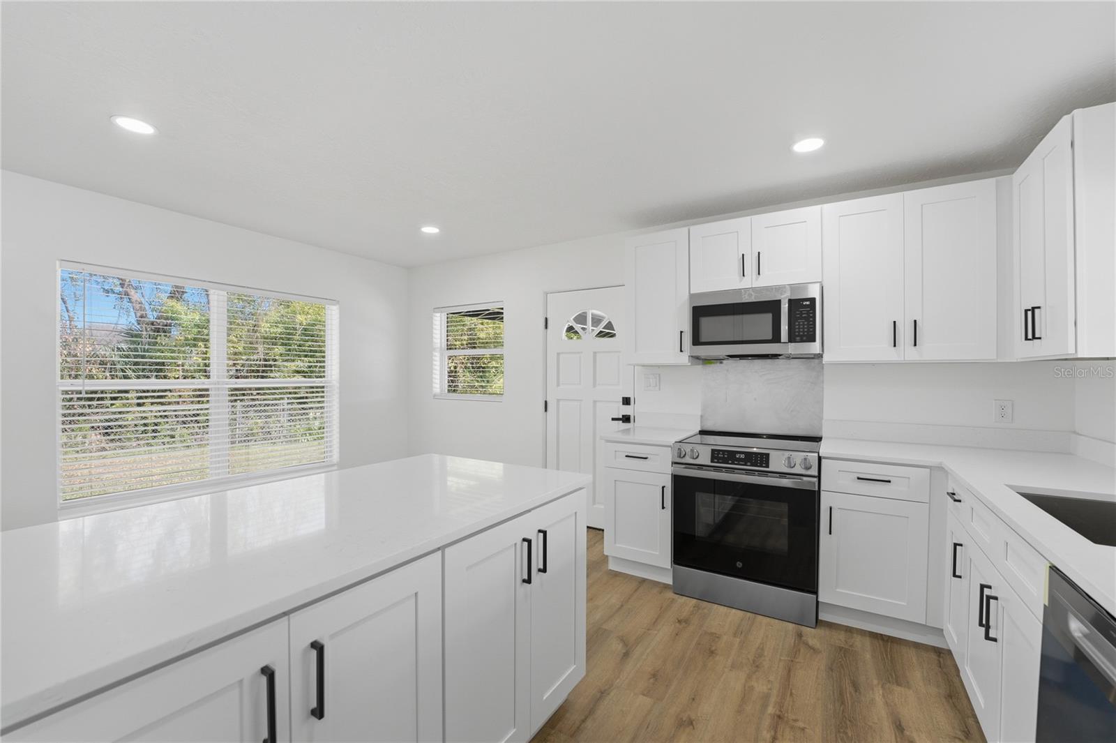 Image 7 of 45 For 405 Lake Fair Lane