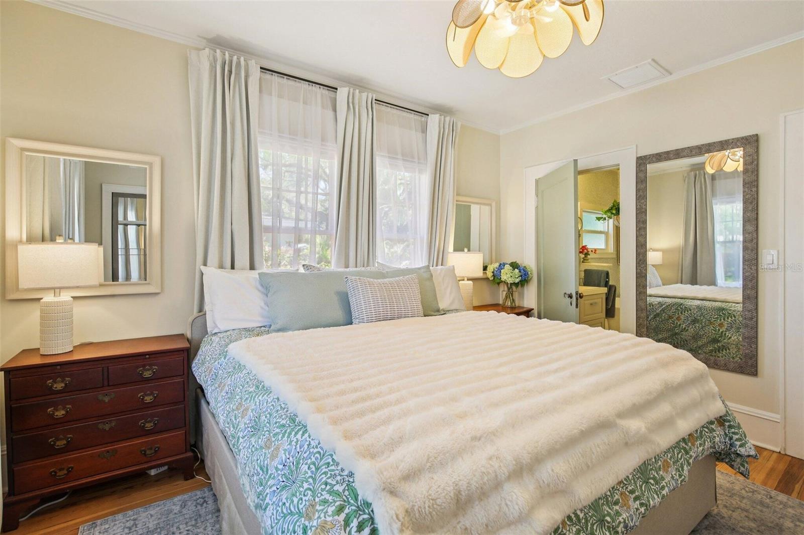 Image 12 of 47 For 1135 Marine Street