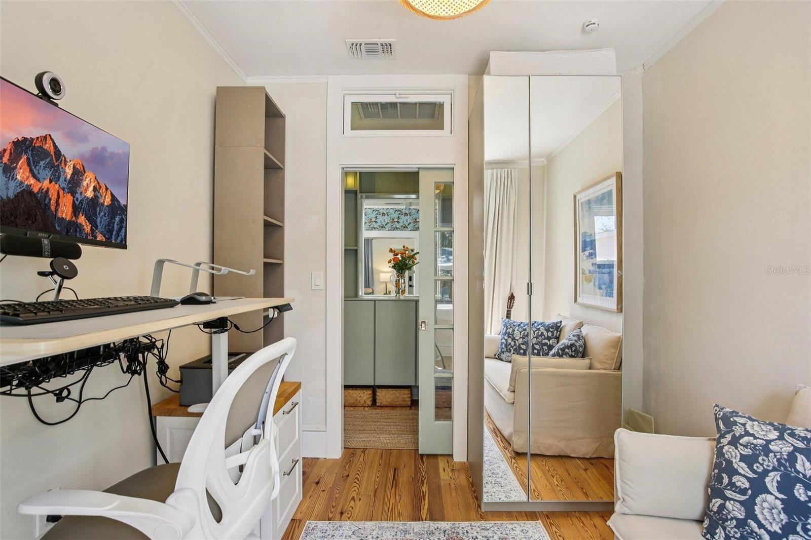 Image 22 of 47 For 1135 Marine Street