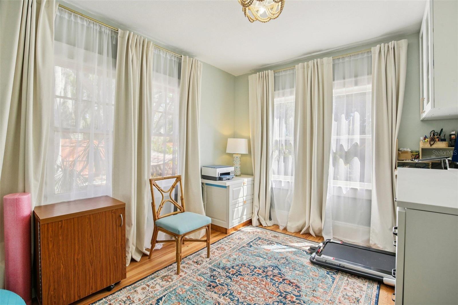 Image 28 of 47 For 1135 Marine Street