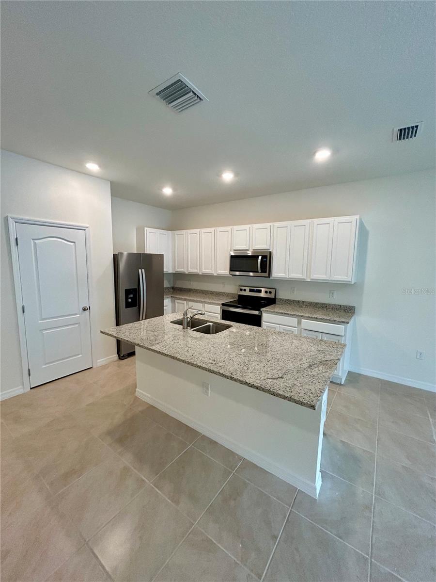 Image 5 of 21 For 1535 Lumber Avenue